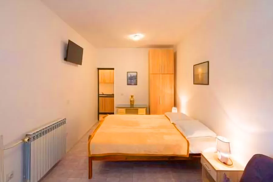 Madra Studio 03_01.jpg